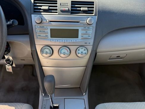 Used 2009 Toyota Camry LE image 27