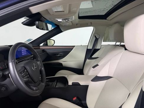 Used 2025 Lexus ES 300h w/ Premium Package FWD image 25