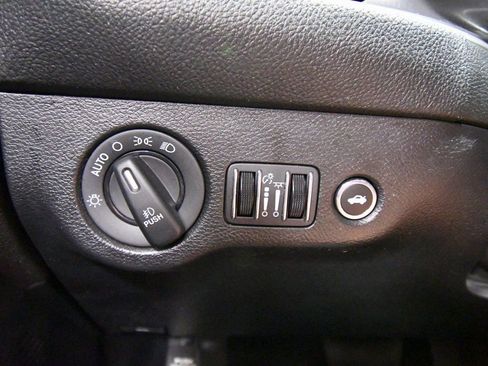 Used 2022 Dodge Challenger GT image 18