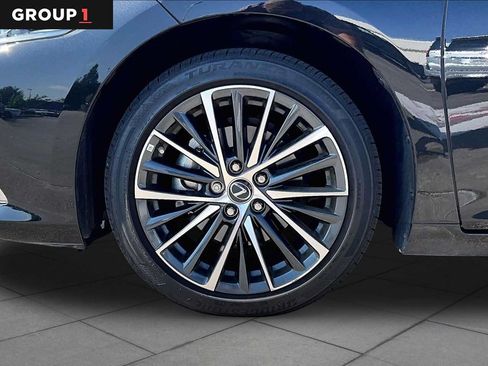 Used 2025 Lexus ES 350 w/ Premium Package FWD image 9