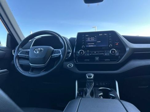 Used 2022 Toyota Highlander XLE AWD/4WD image 52