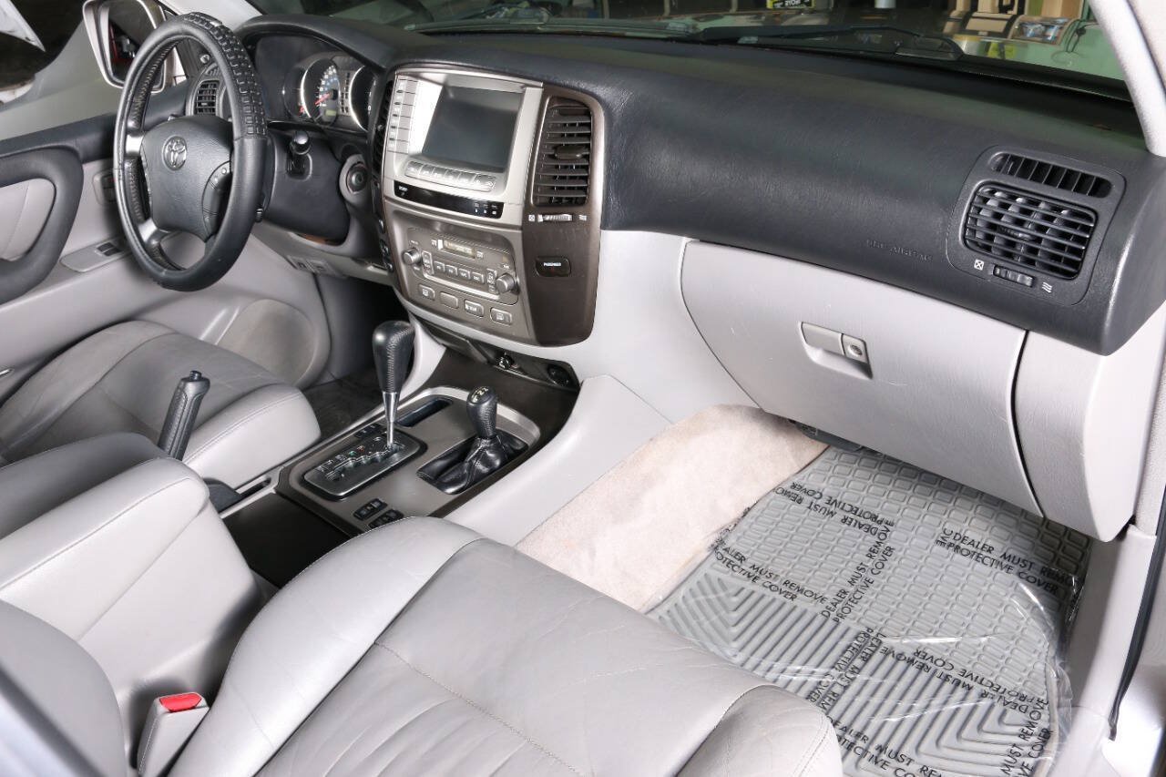 Used 2004 Toyota Land Cruiser AWD/4WD image 47