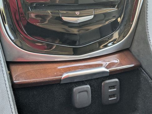 Used 2019 Cadillac Escalade Luxury AWD/4WD image 25