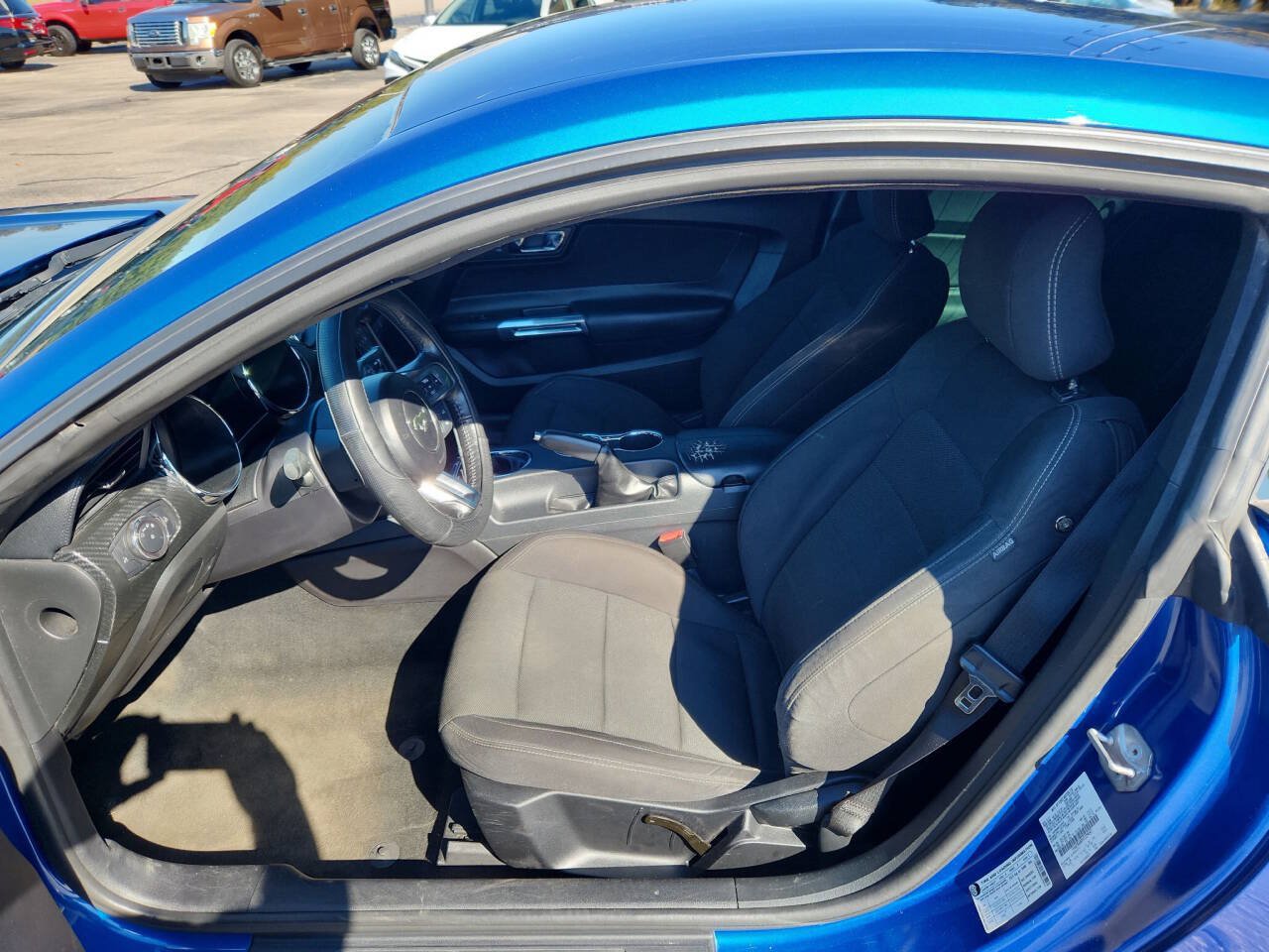 Used 2017 Ford Mustang Coupe RWD image 10