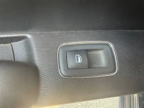 Used 2019 Chrysler 300 S RWD image 33