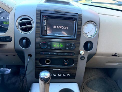 Used 2007 Lincoln Mark LT 4x4 image 17