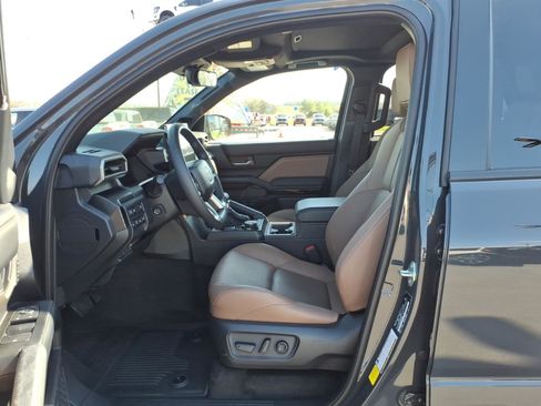 Used 2025 Toyota 4Runner Limited image 11