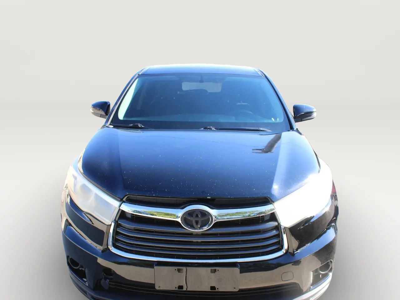 Used 2016 Toyota Highlander LE FWD image 2