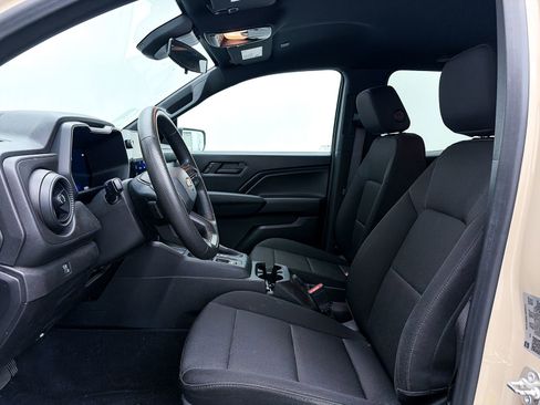 Used 2024 Chevrolet Colorado W/T image 9