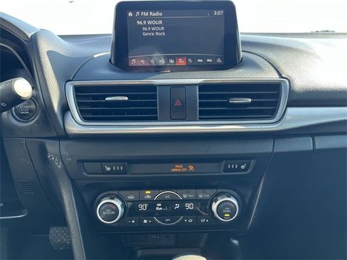 Used 2018 MAZDA MAZDA3 Touring image 21