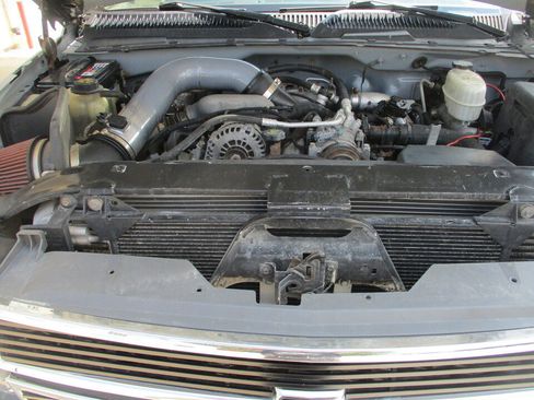 Used 2005 Chevrolet Silverado 2500 LS w/ Heavy-Duty Power Package AWD/4WD image 4