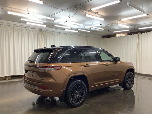 New 2026 Jeep Grand Cherokee Summit w/ Obsidian Package AWD/4WD image 6