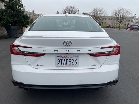 Used 2025 Toyota Camry SE image 5