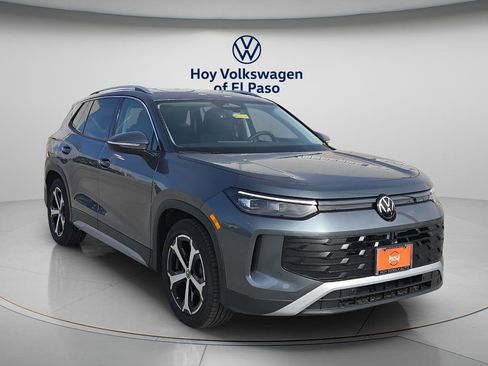 New 2026 Volkswagen Tiguan SE FWD image 1