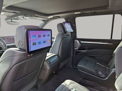 New 2026 Cadillac Escalade ESV Platinum Sport w/ LPO, ONYX Package AWD/4WD image 13