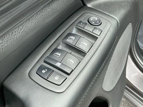 Used 2021 Jeep Grand Cherokee Laredo X AWD/4WD image 12