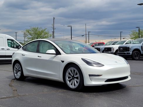 Used 2021 Tesla Model 3 Long Range image 1