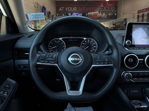 Used 2025 Nissan Sentra SV FWD image 29
