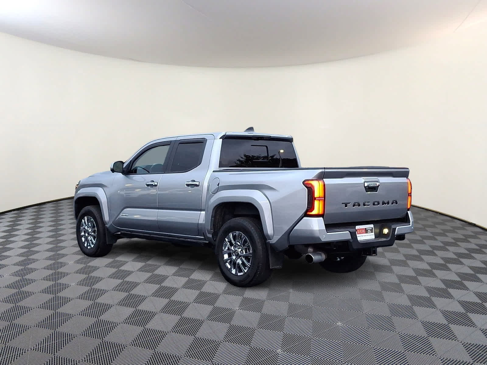 Used 2024 Toyota Tacoma Limited w/ Limited Package (LT) AWD/4WD image 7