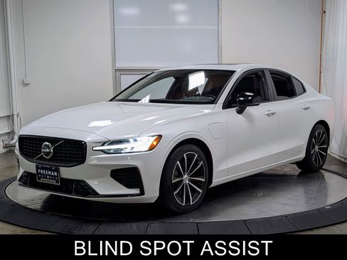 Used 2023 Volvo S60 T8 Core image 4