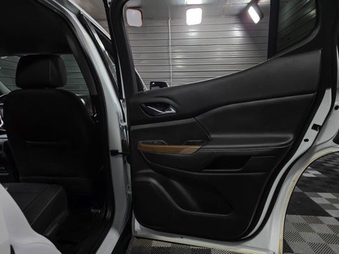 Used 2020 GMC Acadia SLE w/ Driver Convenience Package image 36