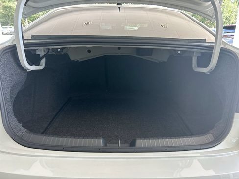 Certified 2025 Volkswagen Jetta SE FWD image 34
