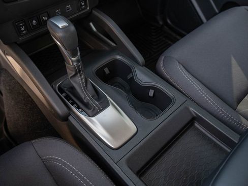 Used 2025 Nissan Frontier SV w/ SV Convenience Package image 17