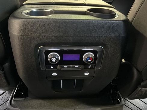 Used 2024 Chevrolet Suburban Z71 w/ Luxury Package image 17