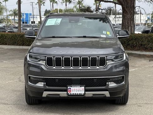 Used 2023 Jeep Wagoneer L Series III w/ Preferred Equipment Group image 2