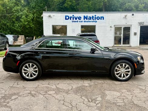 Used 2017 Chrysler 300 Limited w/ Driver Convenience Group AWD/4WD image 4