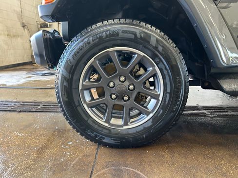 Used 2020 Jeep Gladiator Overland w/ Popular Equipment Package AWD/4WD image 33