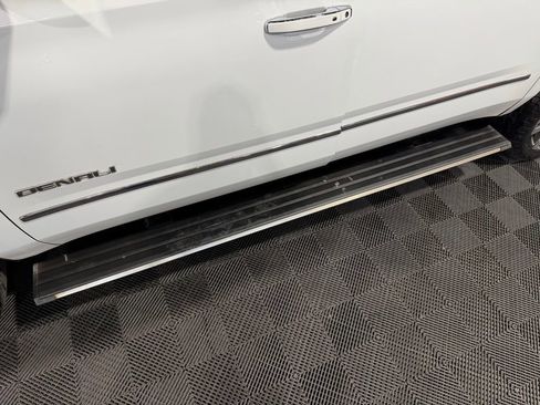 Used 2018 GMC Yukon XL Denali w/ Denali Ultimate Package image 9