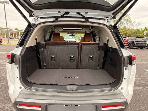 New 2026 Nissan Pathfinder Platinum AWD/4WD image 18