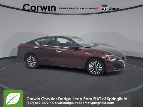 Used 2025 Nissan Altima 2.5 SV AWD/4WD image 1
