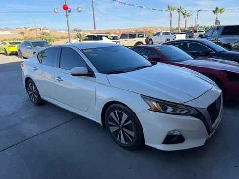 Used 2020 Nissan Altima 2.5 SV FWD image 1