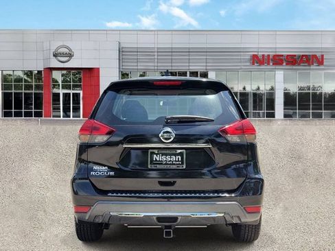 Used 2017 Nissan Rogue S FWD image 3