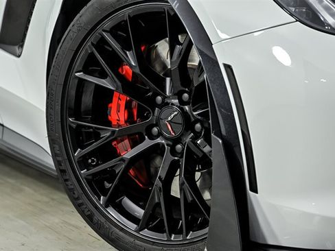 Used 2019 Chevrolet Corvette Z06 RWD image 3