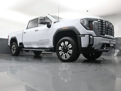 Used 2026 GMC Sierra 2500 Denali w/ Technology Package AWD/4WD image 29