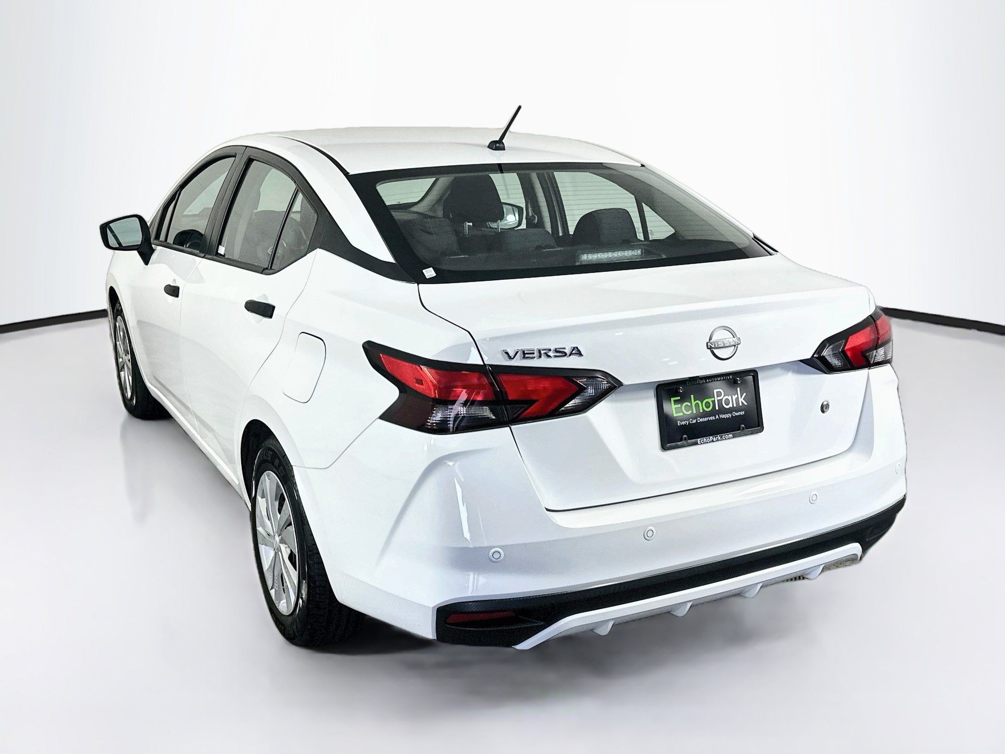 Used 2025 Nissan Versa S FWD image 5