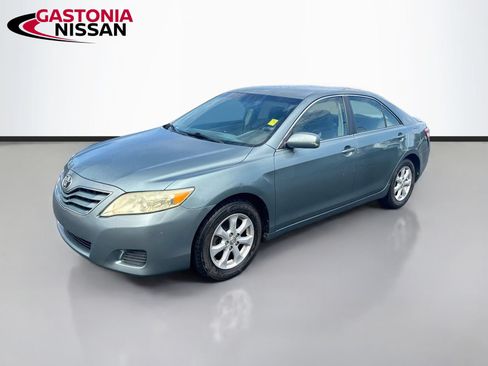 Used 2010 Toyota Camry LE FWD image 3