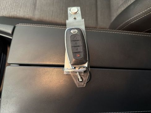 Used 2023 Nissan Rogue SV image 28