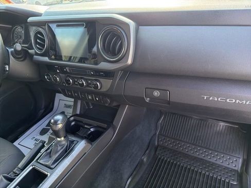 Used 2016 Toyota Tacoma TRD Sport w/ Premium & Technology Package image 28