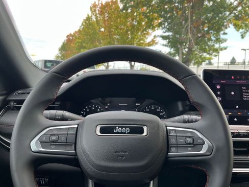 Used 2025 Jeep Compass Trailhawk w/ Trailer Tow Group image 28