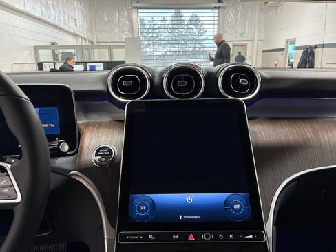 New 2026 Mercedes-Benz GLC 300 GLC 300 image 9