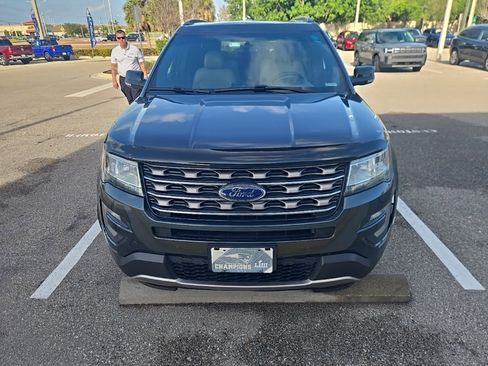 Used 2016 Ford Explorer XLT w/ Equipment Group 202A image 7