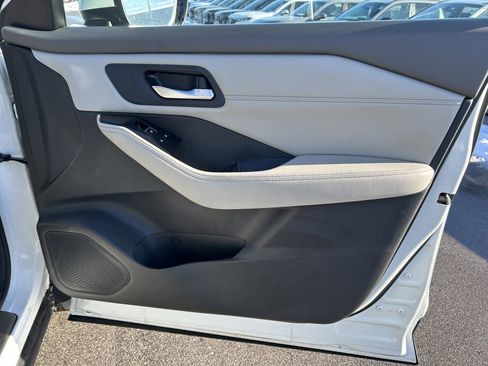 Used 2023 Nissan Rogue SL w/ SL Premium Package image 15