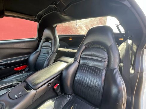 Used 1999 Chevrolet Corvette Coupe w/ Roof Pkg image 10