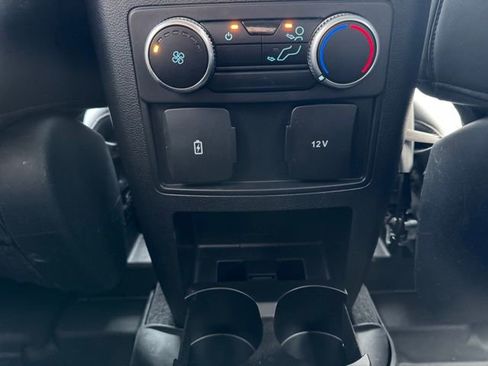 Used 2022 Ford Explorer XLT w/ Equipment Group 202A image 25