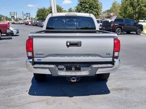 Used 2019 Toyota Tacoma SR5 AWD/4WD image 5