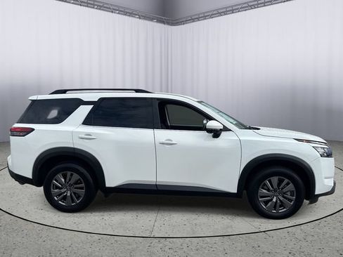 Used 2025 Nissan Pathfinder SV FWD image 6